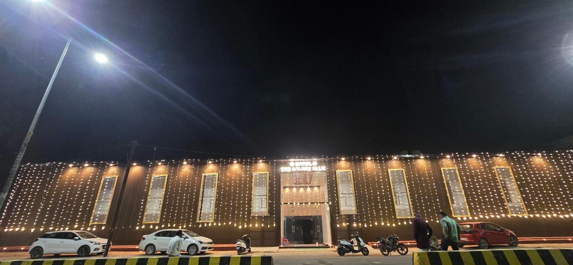 The Golden Palm Khajuraho Hotel Exterior foto